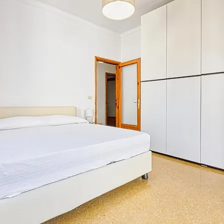 Apartment 3 Bedroom Stunning In Sestri Levante