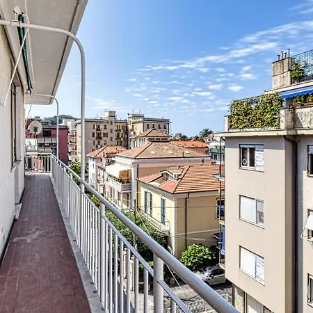 Apartment 3 Bedroom Stunning In *